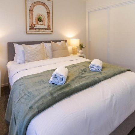Central Sunny Perch 2 Bed 1 Bath Apartment ไครสต์เชิร์ช ภายนอก รูปภาพ
