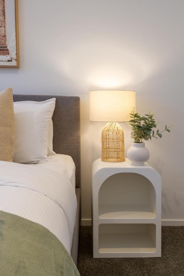 Central Sunny Perch 2 Bed 1 Bath Apartment ไครสต์เชิร์ช ภายนอก รูปภาพ