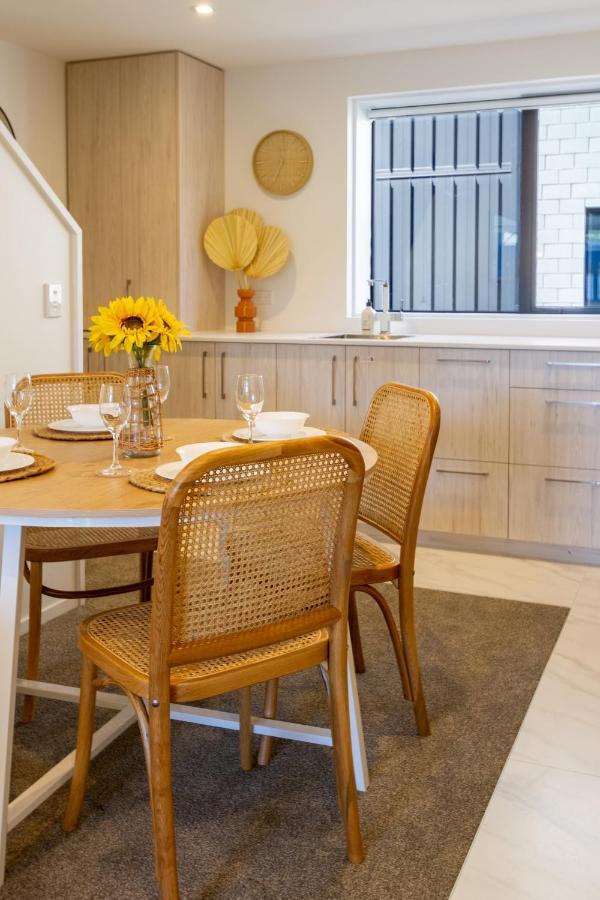Central Sunny Perch 2 Bed 1 Bath Apartment ไครสต์เชิร์ช ภายนอก รูปภาพ
